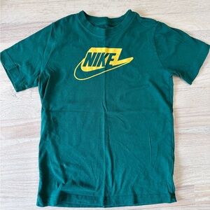 NIKE Retro-look green T-shirt